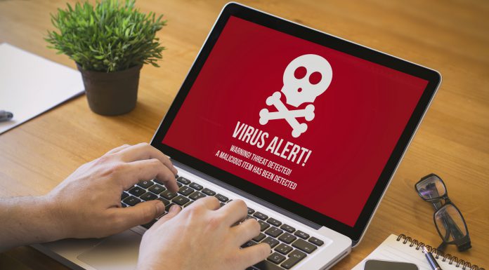 Wirusy w dokumentach znalezione przez Facebook i Google wirus, malware, separ