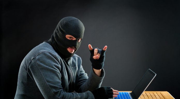 facebook, wokanda, sąd, złośliwe oprogramowanie,