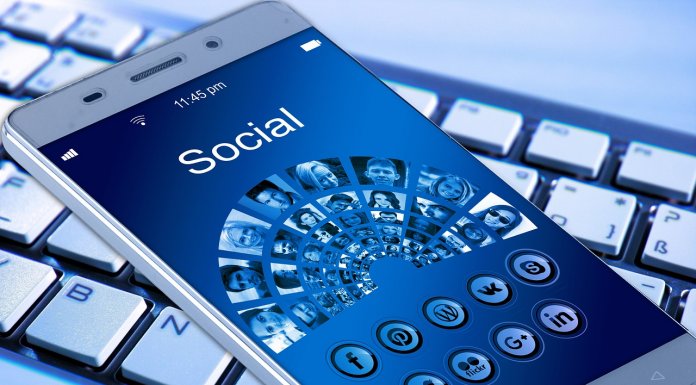 Poważny wyciek dokumentów z Facebooka facebook, modeacja, wyciek, dokuementy