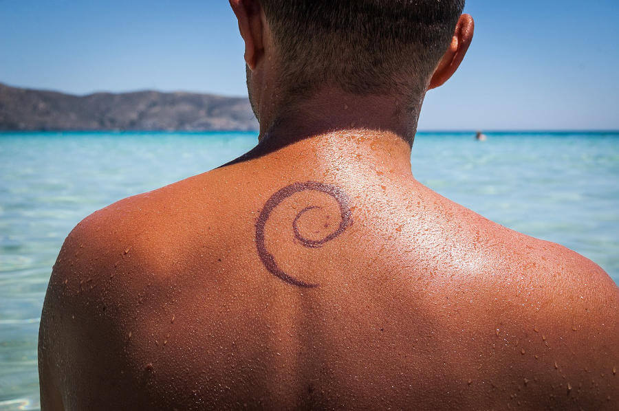 Linux Debian tatuaż
