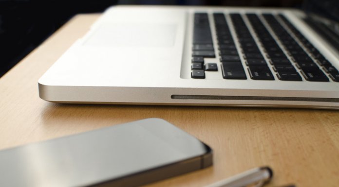 Hakerzy blokują iPhone’y i MacBook’i za pomocą iCloud i żądają okupu Apple MacBook