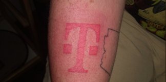 T-Mobile tatuaż iPhone 8