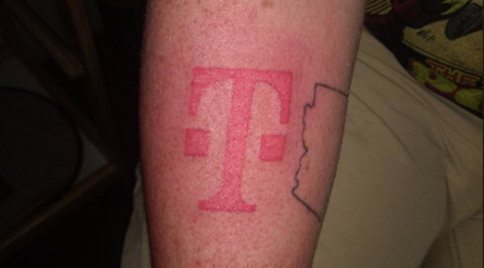 T-Mobile tatuaż iPhone 8