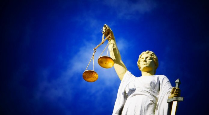 Amerykanie pozywają Apple za celowe spowalnianie starszych iPhone’ów pozew Apple