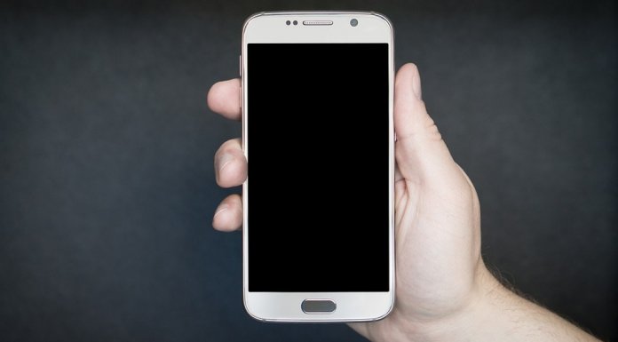 sprzedaż smartfonów 2018