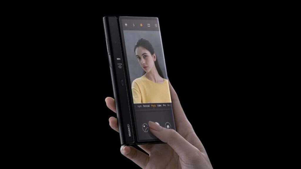 Huawei Mate X selfie
