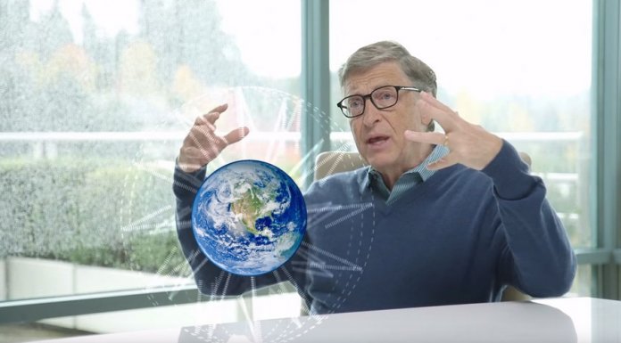 Bill Gates zwala porażkę Windows Mobile na amerykańskie służby