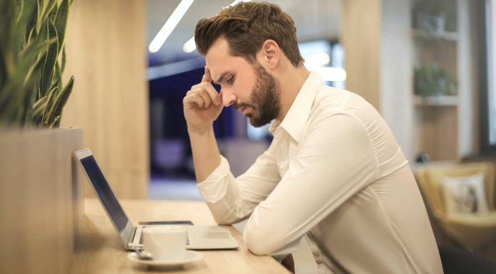 Zespół cieśni nadgarstka – choroba pracowników biurowych i graczy zespół