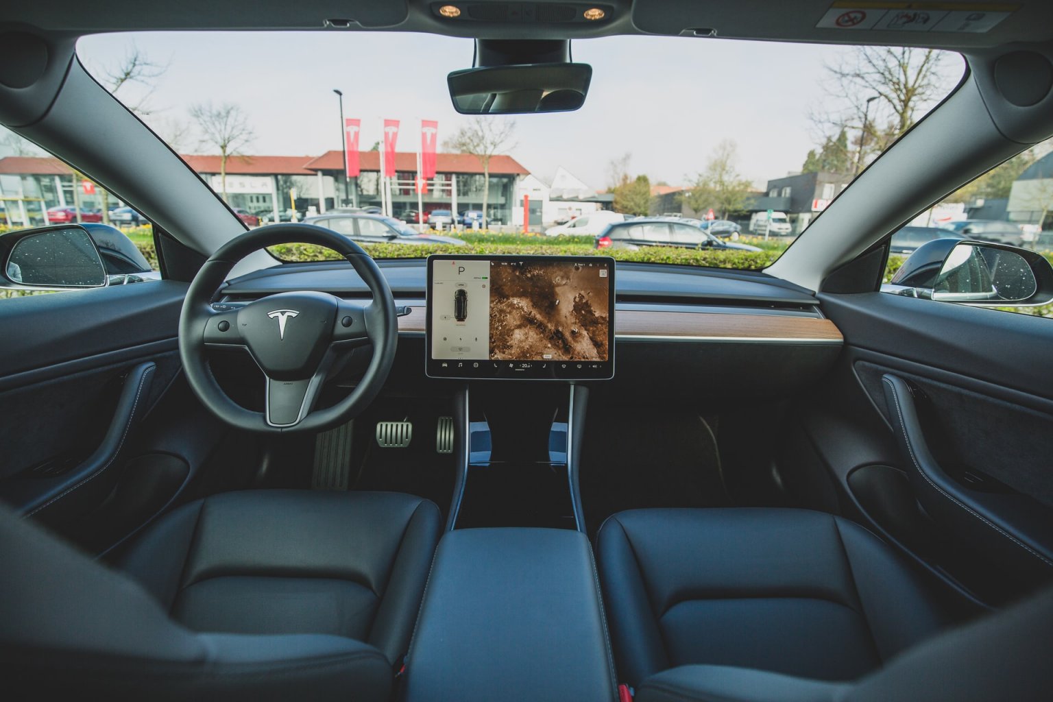 Co potrafi Tesla czy auto faktycznie jest inteligentne